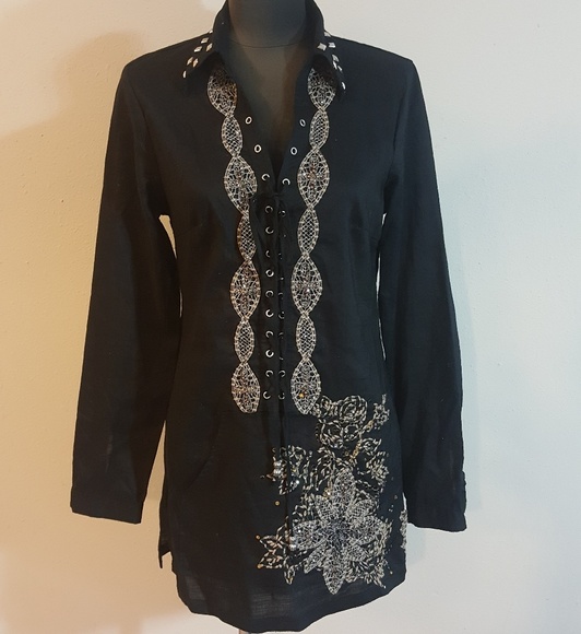 Spice & Roses Lace Up Embroidered Tunic Top - Picture 1 of 7